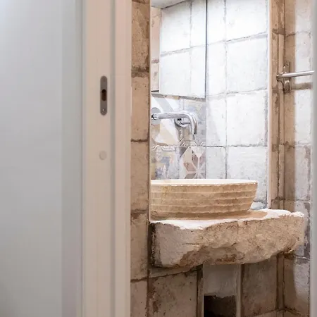 Domus Regina Carmela Apartment